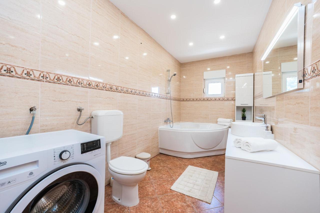 Apartmani Tomeri Starigrad Paklenica Dış mekan fotoğraf