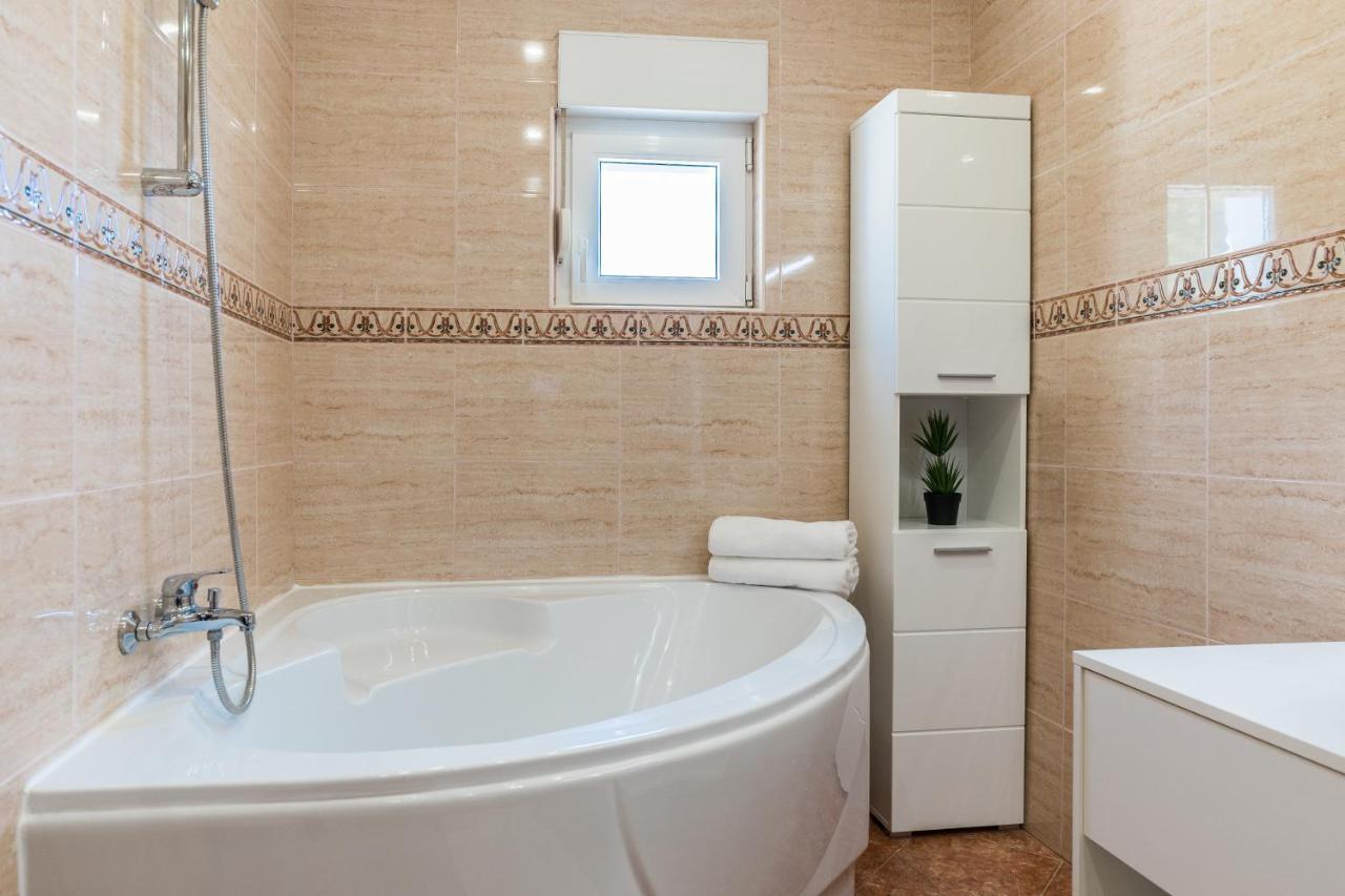 Apartmani Tomeri Starigrad Paklenica Dış mekan fotoğraf
